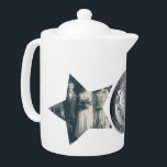 20e Jubileum voor bruiloft Platinum 2 Star-foto's Theepot<br><div class="desc">Iedereen verdient een hart embleem om hun mijlpalen te markeren en voor uw 20e trouwdag is het niet anders accepteren dat je een platina twee decennia hebt bereikt! Daar heb ik dus een metalen afbeelding voor ontworpen. Ik ben ook beschikbaar voor elke aanpassing of aangepaste illustratie die speciaal voor u...</div>