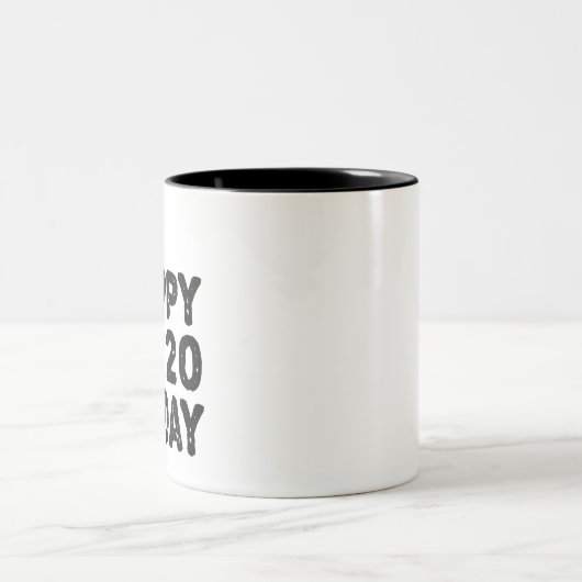 20e verjaardag Zo blij dat ik vandaag 20 ben Grapp Tweekleurige Koffiemok (Center)