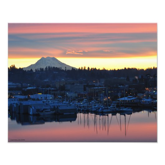 20X16 Mount Rainier en de Marina in Olympia, WA Foto Afdruk (Voorkant)