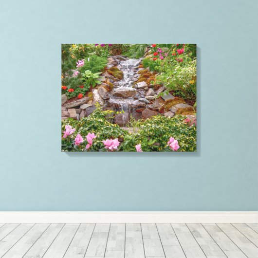 20x16 stromende waterval met bronbloemen canvas afdruk (Insitu (Houten vloer))
