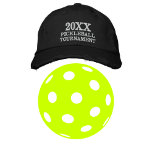 20XX Pickleball Tournament Black Baseball Hat Geborduurde Pet<br><div class="desc">Dit is een geweldig pet voor Pickleball Enthusiasts. Voeg het jaar van het toernooi toe. U kunt de doopvont/de tekst/de kleuren veranderen. In de openlucht of binnenshuis Pickleball Fun Baseball Hat.</div>