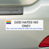 210px-Gay_flag_7_svg, GOD HATES NO ONE!!, Maar, .. Bumpersticker (Op auto)
