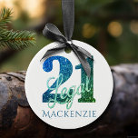 21. en Legal Blue Green Ombre 21st Birthday Party Keramisch Ornament<br><div class="desc">21 zijn en eindelijk legaal zijn is een enorme mijlpaal! Dit glam grunge-geïnspireerde "21 en Juridische"verjaardagsthema kenmerkt een faux glitter met manuscriptbekleding voor de perfecte manier om het evenement te vieren en te memoriseren. Ga voor aanpassingen of andere kleuren naar JustFharryn @ Zazzle.com of neem contact op met de ontwerper...</div>