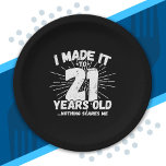 21-jarige verjaardag - Birthday Meme - Funny 21st Papieren Bordje<br><div class="desc">Dit grappige 21ste verjaardagsontwerp maakt een geweldige sarcastische humor grap of een nieuw cadeau voor een 21-jarig verjaardagsthema of een verrassend 21ste verjaardagsfeestje! Kenmerken "Ik heb het gemaakt tot 21 jaar oud.. Niets maakt me uit" grappige 21ste verjaardagsmeme die ook veel lacht zal krijgen van familie, vrienden, feestgasten en de...</div>