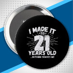 21-jarige verjaardag - Birthday Meme - Funny 21st Ronde Button 4,0 Cm<br><div class="desc">Dit grappige 21ste verjaardagsontwerp maakt een geweldige sarcastische humor grap of een nieuw cadeau voor een 21-jarig verjaardagsthema of een verrassend 21ste verjaardagsfeestje! Kenmerken "Ik heb het gemaakt tot 21 jaar oud.. Niets maakt me uit" grappige 21ste verjaardagsmeme die ook veel lacht zal krijgen van familie, vrienden, feestgasten en de...</div>