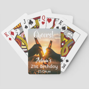 21e verjaardag jongens die bier eten pokerkaarten