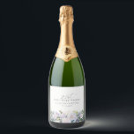 21e Verjaardag Party White Rose Blue Floral Custom Sparkling Wijnetiket<br><div class="desc">Gepersonaliseerde 21e verjaardag partij decoraties en benodigdheden. Gepersonaliseerde label heeft een witte roos en blauwe wilde bloem bloemstuk. 21st is geschreven in een modern lettertype. De naam en geboortedatum van de feestvierder volgen. Makkelijk aan te passen.</div>