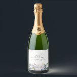 21e Verjaardag Party White Rose Blue Floral Custom Sparkling Wijnetiket<br><div class="desc">Gepersonaliseerde 21e verjaardag partij decoraties en benodigdheden. Gepersonaliseerde label heeft een witte roos en blauwe wilde bloem bloemstuk. 21st is geschreven in een modern lettertype. De naam en geboortedatum van de feestvierder volgen. Makkelijk aan te passen.</div>