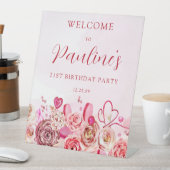 21e verjaardag roze roos swirly hart welkom reclamebord met voetstuk (Insitu)