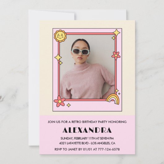 21e verjaardag uitnodiging Retro Groovy Pink Flowe (Voorkant)