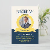 21e verjaardag uitnodigingen Mannen Badge Foto (Staand voorkant)