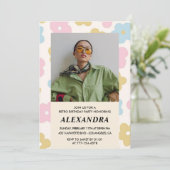 21e verjaardagsuitnodiging Retro Groovy Flowers Sc Kaart (Staand voorkant)