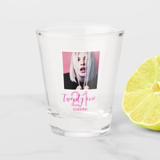 21st Birthday Twenty One Photo Trendy Script Pink Shot Glas (Voorkant)