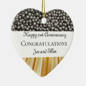 21ste Jubileum voor bruiloft Brass en Nikkel Keramisch Ornament (Rechts)