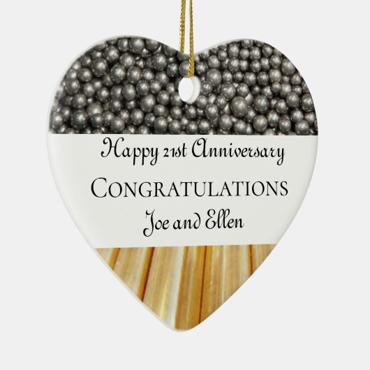 21ste Jubileum voor bruiloft Brass en Nikkel Keramisch Ornament (Rechts)