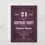 21ste verjaardag van de Birthday-partij - Burgundy Kaart<br><div class="desc">21e uitnodiging van de Birthday Party. Uitnodiging voor de geboorte van volwassenen voor mannen of vrouwen. Kenmerkt het woedende maroon houten patroon en het retro typografische manuscriptdoopvont. Cheers tot 21 jaar! Elegant nodigt de kaart perfect uit voor een stijlvolle mijlpaal op de dag van de dag.</div>