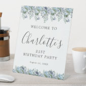 21ste verjaardagsfeestje Dusty Blue Floral Welkom Reclamebord Met Voetstuk (Insitu)