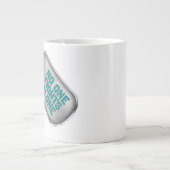  "22 DOG TAGS" Jumbo Koffie Mok (Voorkant)