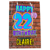 22e verjaardag: Fun, Urban Graffiti geïnspireerd K Medium Cadeauzakje (Voorkant)