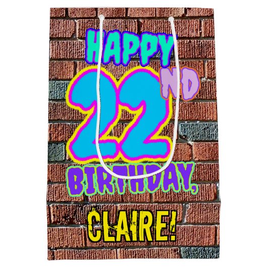 22e verjaardag: Fun, Urban Graffiti geïnspireerd K Medium Cadeauzakje (Achterkant)