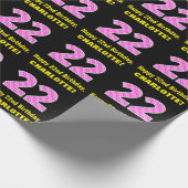 22e verjaardag: roze strepen en harten "22" + naam cadeaupapier (Hoek)