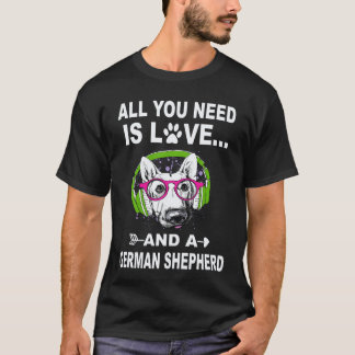 24 Alles wat je nodig hebt is liefde en een Duitse T-shirt