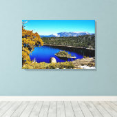 24-INCH X 16-INCH BEAUTIFUL EMERALD BAY LAKE TAHOE CANVAS AFDRUK (Insitu (Houten vloer))
