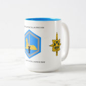 24E MILITAIRE INTELLIGENCE BATTALION 66E M I BDE TWEEKLEURIGE KOFFIEMOK (Voorkant rechts)