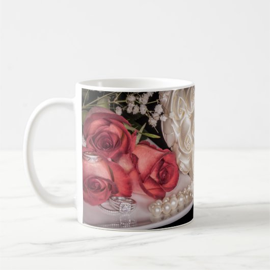 2586-Rozen met trouwringen, Pearl Koffiemok (Links)