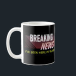 25-jarige waardering Jubileum werknemer Koffiemok<br><div class="desc">Ik ben hier al 25 jaar. Dit leuke werk verjaardagsfeest is de perfecte manier om de loyaliteit van je werknemer te vieren. Het maakt een geweldig cadeau voor waardering van werknemers!</div>