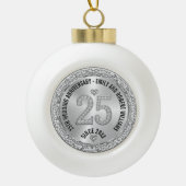 25e bruiloft Jubileum Gold White Diamonds Keramische Bal Ornament (Voorkant)