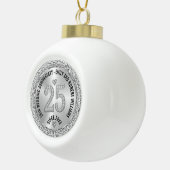 25e bruiloft Jubileum Gold White Diamonds Keramische Bal Ornament (Rechts)