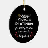 25e bruiloft Jubileum I - Silver Funny Couple Keramisch Ornament (Rechts)