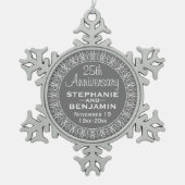 25e bruiloft Jubileum met bruid & bruidegom namen Tin Sneeuwvlok Ornament (Voorkant)