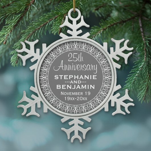 25e bruiloft Jubileum met bruid & bruidegom namen Tin Sneeuwvlok Ornament