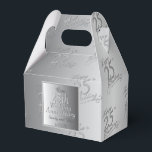 25e bruiloft Jubileum Silvery Bedankdoosjes<br><div class="desc">Een gradiënt zilvergrijs met "Happy 25th Wedding Jubileum" maken deze gunst doos statig en elegant. (Opmerking: Ik heb de aangepaste sjablonen ingeschakeld voor uw gemak op de voor- en achterkant alleen.)</div>