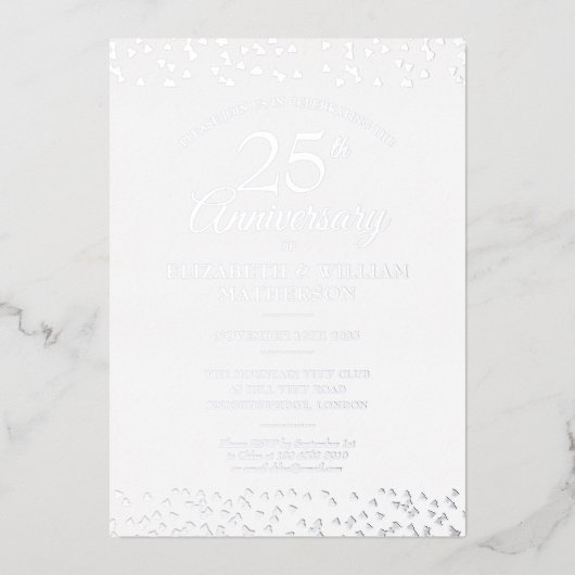 25e huwelijksjubileum harten confetti zilver folie uitnodiging (Voorkant)