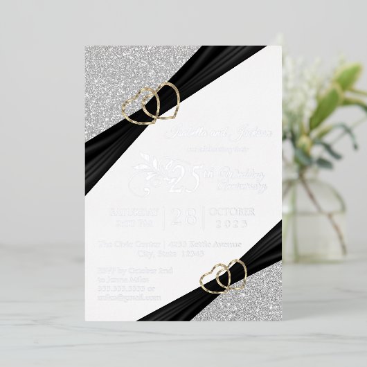 25e Silver Glitter & Gold Heart Jubileum Folie Uitnodiging (Staand Voorkant)