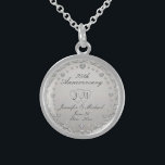 25e Silver Jubileum Monogram Sterling Zilver Ketting<br><div class="desc">Op het eerste,  vijfde,  tiende,  vijfentwintigste Jubileum,  enz. kan dit ketting worden aangepast met gehuwde jaren (of samen),  initialen van het paar,  datums en namen. AZEZ.com. Opmerking: dit is een grafische illustratie en bevat geen echte diamanten of zilver.</div>