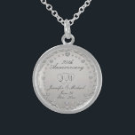 25e Silver Jubileum Monogram Sterling Zilver Ketting<br><div class="desc">Op het eerste,  vijfde,  tiende,  vijfentwintigste Jubileum,  enz. kan dit ketting worden aangepast met gehuwde jaren (of samen),  initialen van het paar,  datums en namen. AZEZ.com. Opmerking: dit is een grafische illustratie en bevat geen echte diamanten of zilver.</div>