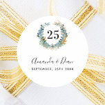 25e trouwdag met eucalyptus baard ronde sticker<br><div class="desc">Een eucalyptus met het aantal gehuwde jaren. Pas uw namen en een datum aan en voeg deze toe. Witte achtergrond,  zwarte tekst.</div>