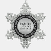 25e weddenschap Jubileum metallisch zilver en zwar Tin Sneeuwvlok Ornament (Voorkant)