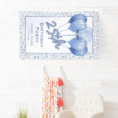 25e welkomstblauw/wit willekeurig nummerpatroon spandoek (Insitu)