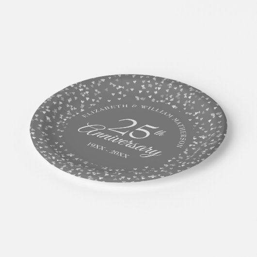 25e zilveren huwelijksjubileum harten confetti papieren bordje (Gekanteld)