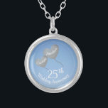 25e zilveren trouwdag hartballonnen zilver vergulden ketting<br><div class="desc">Een gepersonaliseerd 25th Silver Wedding Jubileum hartballonketting. Een mooi cadeau voor een man om zijn vrouw na 25 jaar huwelijk te geven. De namen op elke ballon kunnen worden aangepast en de verjaardagsdatum kan indien gewenst ook worden gewijzigd. De kaarten van de gelijke zijn ook beschikbaar in dit moderne ontwerp....</div>