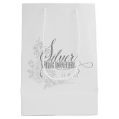 25e zilverJubileum Initialen en witte rozen Medium Cadeauzakje (Achterkant)