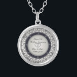 25e Zilverweddenschap Jubileum Zilver Vergulden Ketting<br><div class="desc">25e weddenschapspatroon - Pas het aan. Kunstwerk van Amelia Carrie</div>