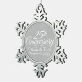 25th Wedding Jubileum Gepersonaliseerd Tin Sneeuwvlok Ornament (Rechts)