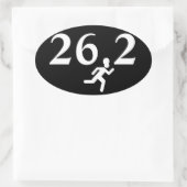 26.2 Marathon aan de gang Ovale Sticker (Tas)