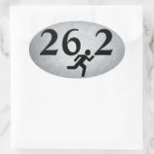 26.2 Marathon aan de gang Ovale Sticker (Tas)